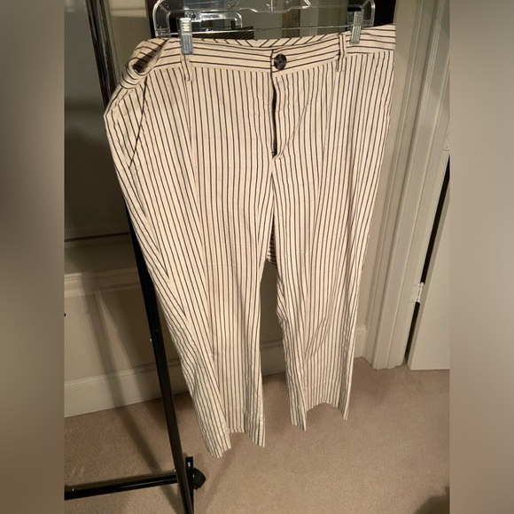 Cabi tick tick crop- Sz. 14- Spring ‘18 collection - Picture 7 of 8